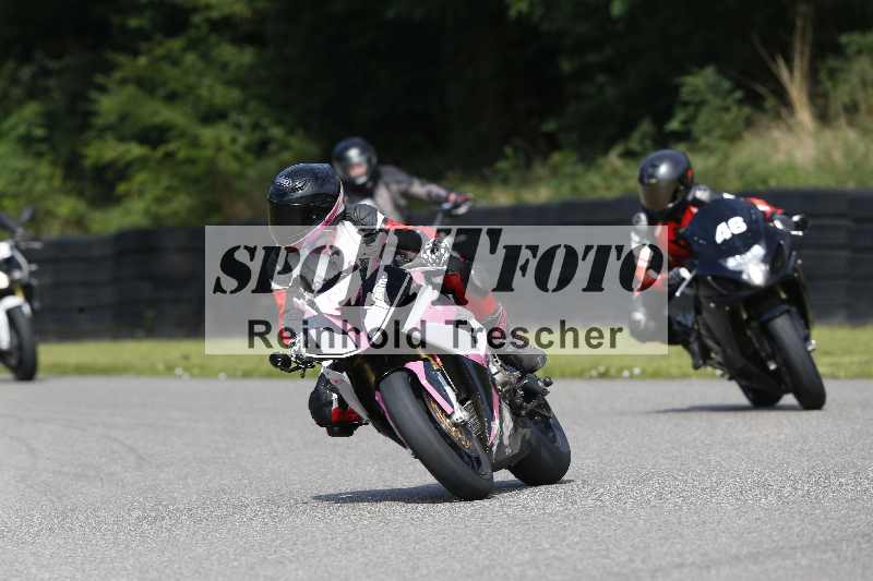 Archiv-2025/42 07.08.2025 Peter Studer Girls Day ADR/Gruppe pink/team